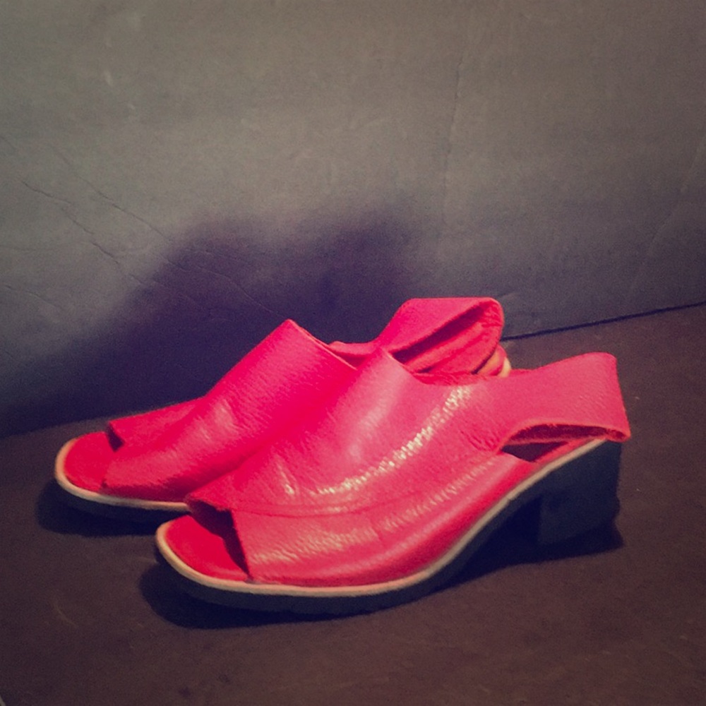 L’Amour des Pieds Quiana Sling Block Heels-NWOT